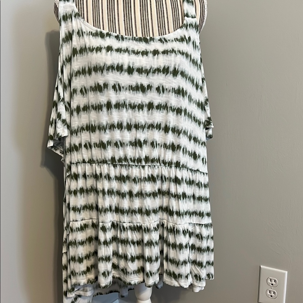 Lane Bryant Peekaboo Shoulder Top Size 30/32